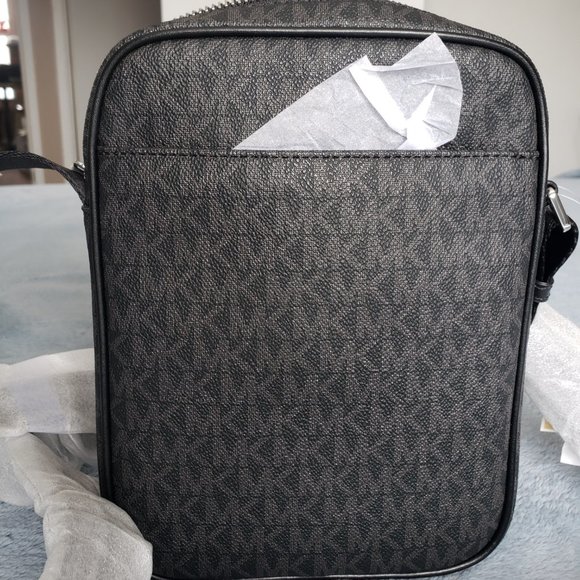 Michael Kors Jet Set Travel - Picture 7 of 8